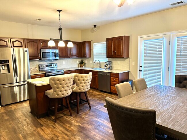 Foto del edificio - 2821 Trestle Ct SW