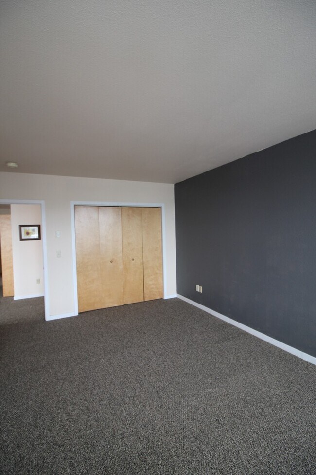 Foto del edificio - Spacious one bedroom, one bath apartment i...