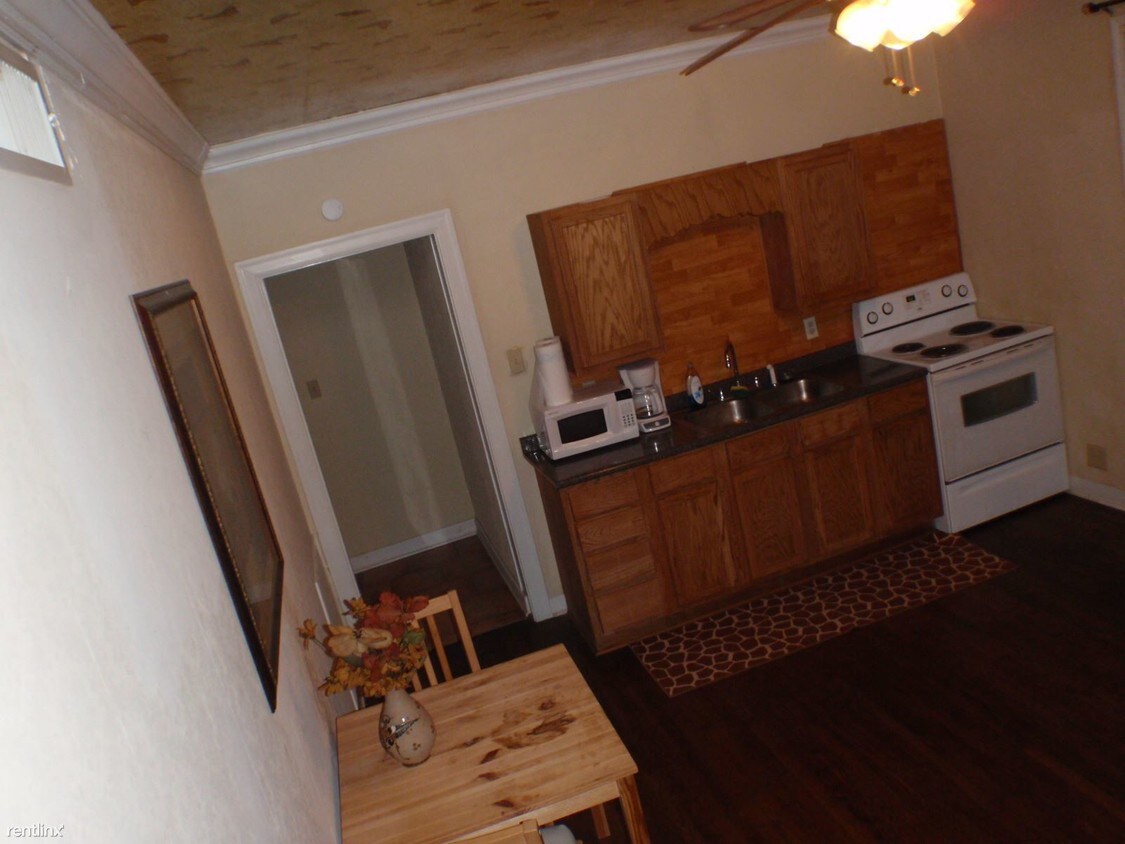 Primary Photo - 2494 South St