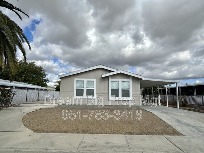 Building Photo - 1062 Camino del Rancho