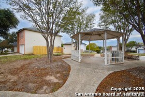 Foto del edificio - 5515 Champions Hill Dr