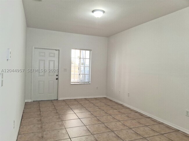 Foto del edificio - 6972 NW 179th St