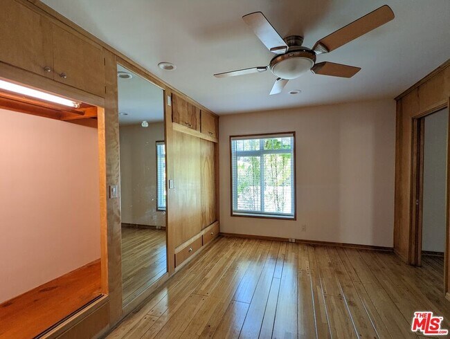 Building Photo - 601 9th Ct