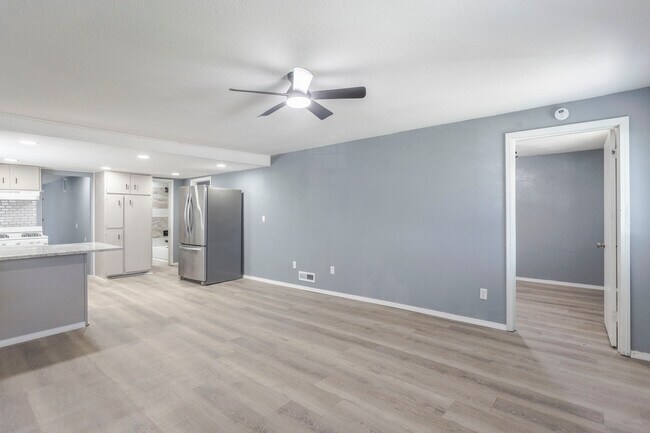 Sala de estar/Cocina - 1014 S Chester St