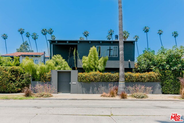 Building Photo - 841 Victoria Ave