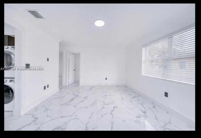 Building Photo - 6053 SW 63rd Terrace