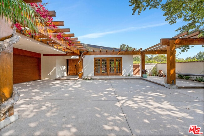 Building Photo - 5942 Paseo Cyn Dr
