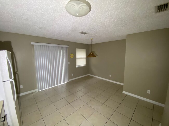 Building Photo - 2/1/1 great location