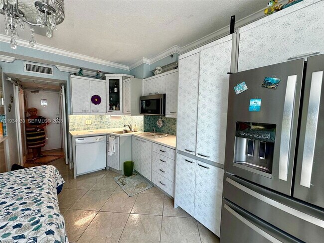 Foto del edificio - 6345 Collins Ave