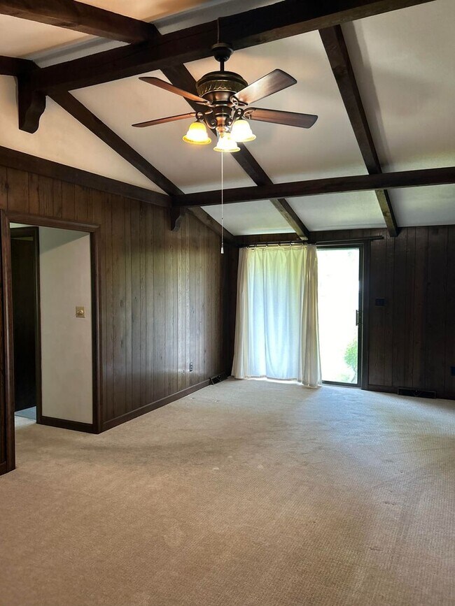 Building Photo - 109 Lotz Dr