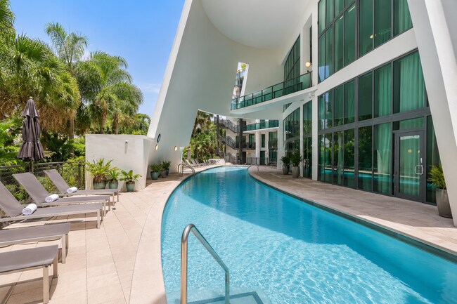 Foto del edificio - 6000 Collins Ave