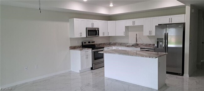 Building Photo - 4636 Golfview Blvd