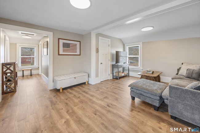 Building Photo - 3 Main St