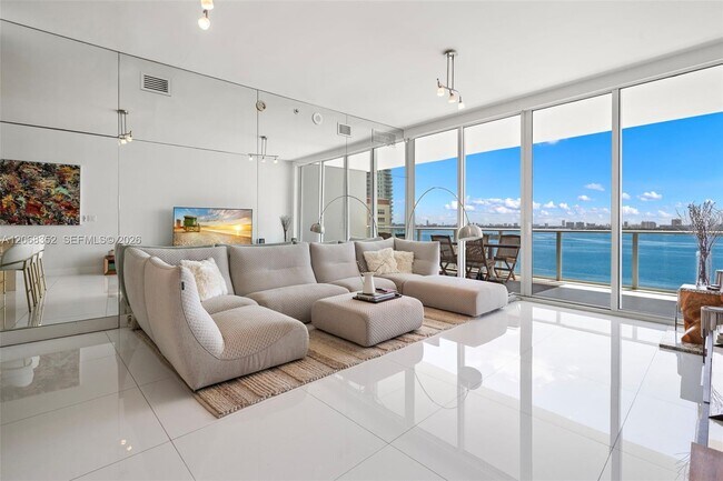 Foto del edificio - 2020 N Bayshore Dr