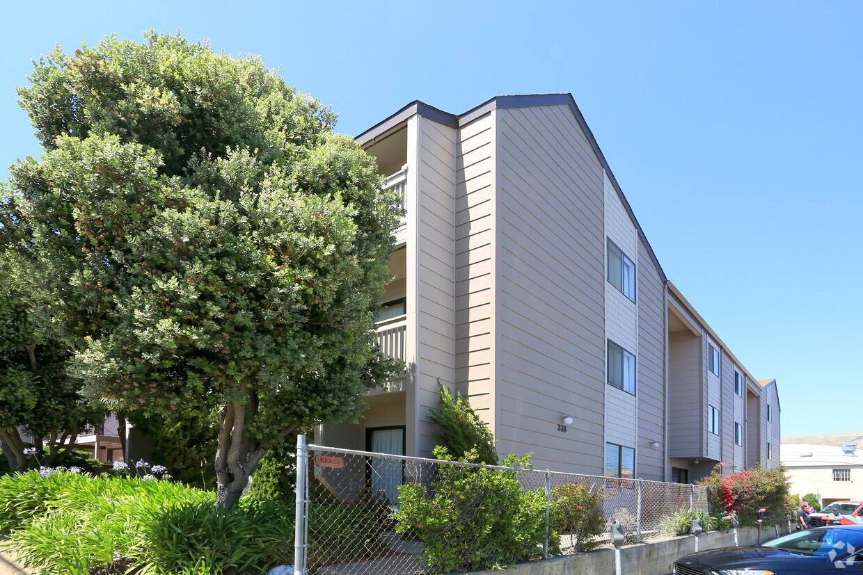 Building Photo - 330 Baden Ave