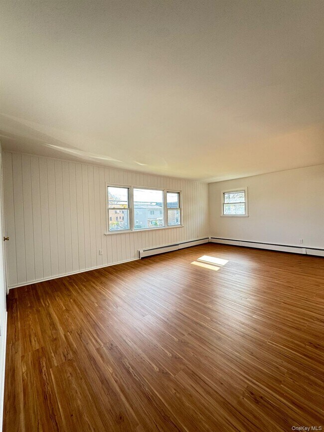 Foto del edificio - 131 Roslyn Rd