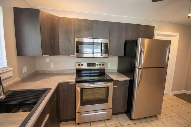 Kitchen - 412 Pearl St