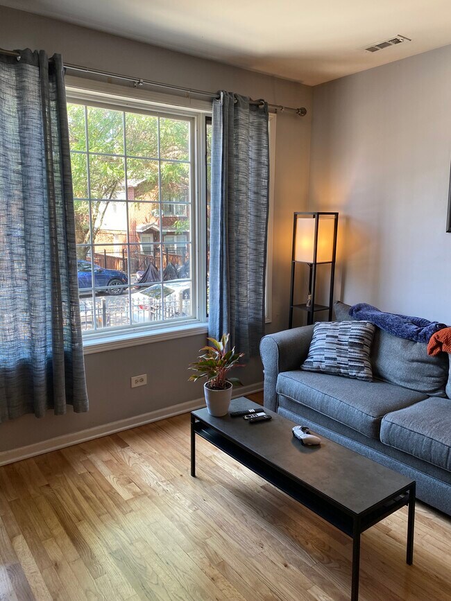Foto del edificio - 1549 W Walton St