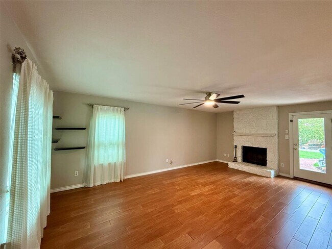 Foto del edificio - 3408 Ambleside Dr