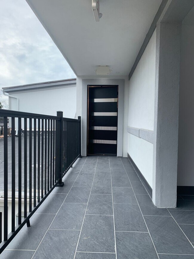 Foto del edificio - 3 Bedroom 1.5 Bath Apartment *Newly Renova...