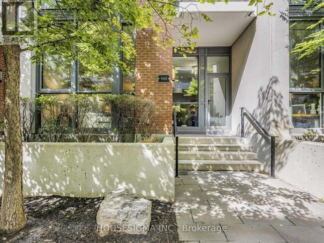 Building Photo - 32 Bruyeres Mews