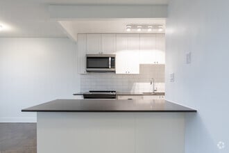 1BR, 1BA - 631SF - Kitchen - 100 Cosburn Ave