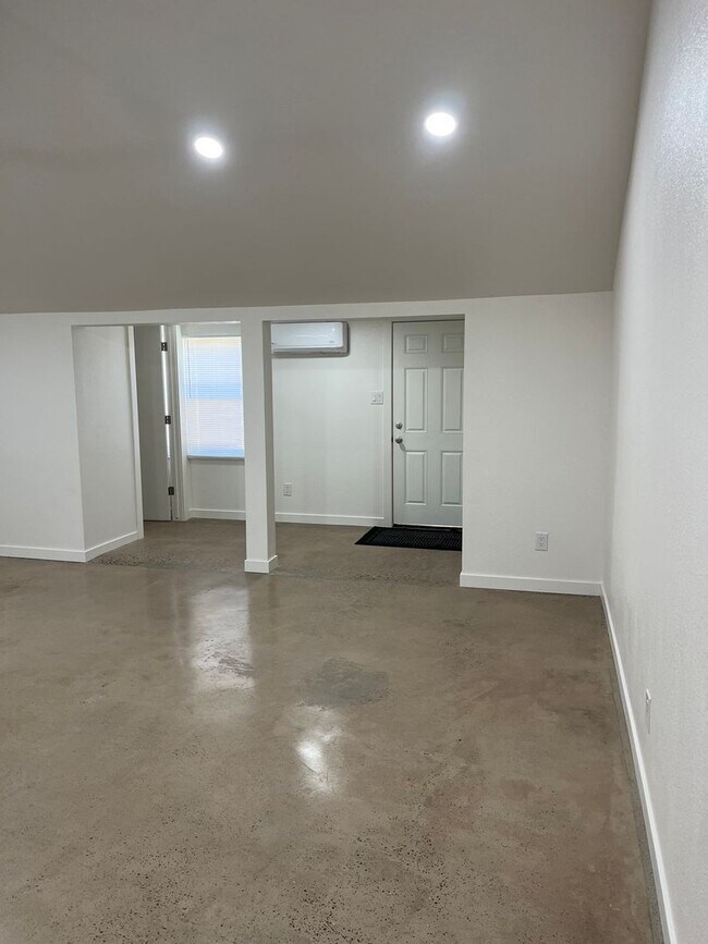 Foto del edificio - 6155 Foote Rd