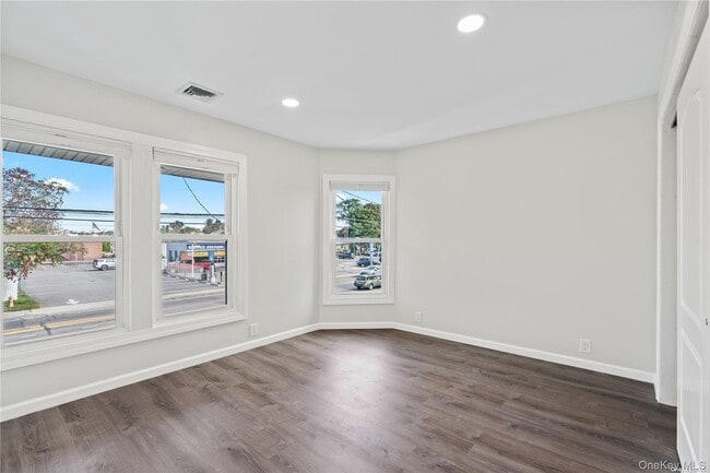 Building Photo - 7 Pulaski Rd