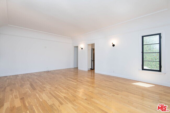 Foto del edificio - 1085 Cloverdale Ave