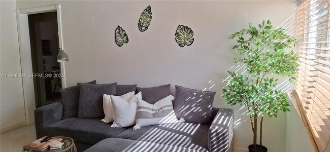 Foto del edificio - 2211 SW 75th Ave