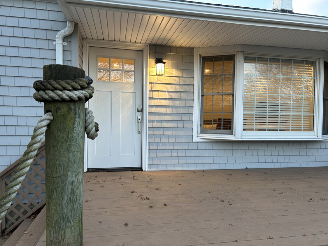 Front entrance - 92 Grandview Dr