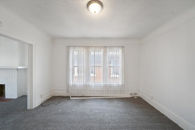 Foto del edificio - 2333-2335 W Grand St