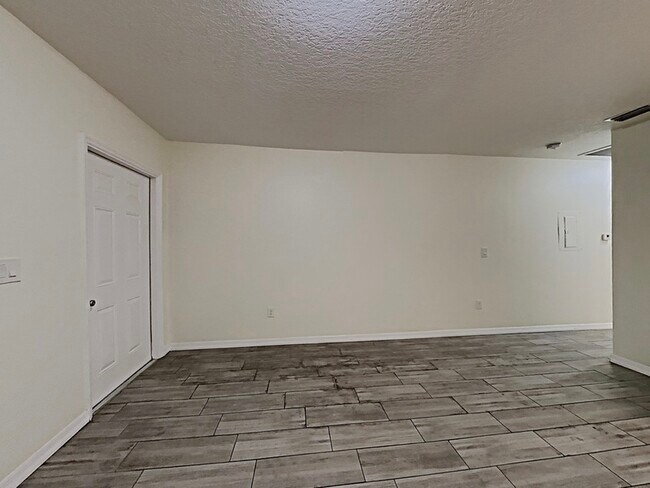 Foto del edificio - 613 E 2nd St