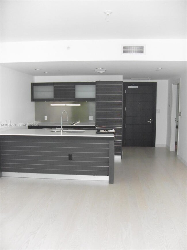 Building Photo - 200 Biscayne Blvd Way