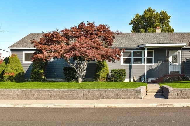 Foto del edificio - McPherson Duplex