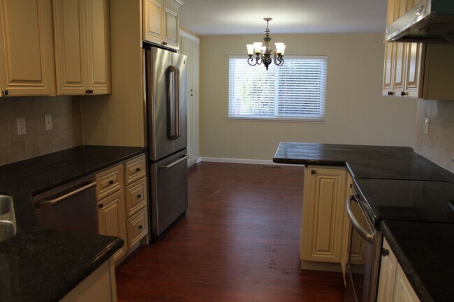 Foto del edificio - Panoramic Views! Walk to Iron Horse Trail, Schools...