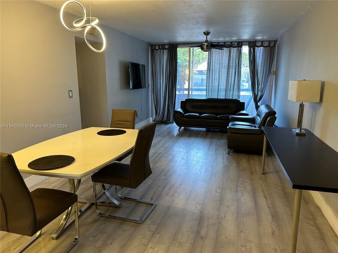 Foto del edificio - 854 NW 87th Ave