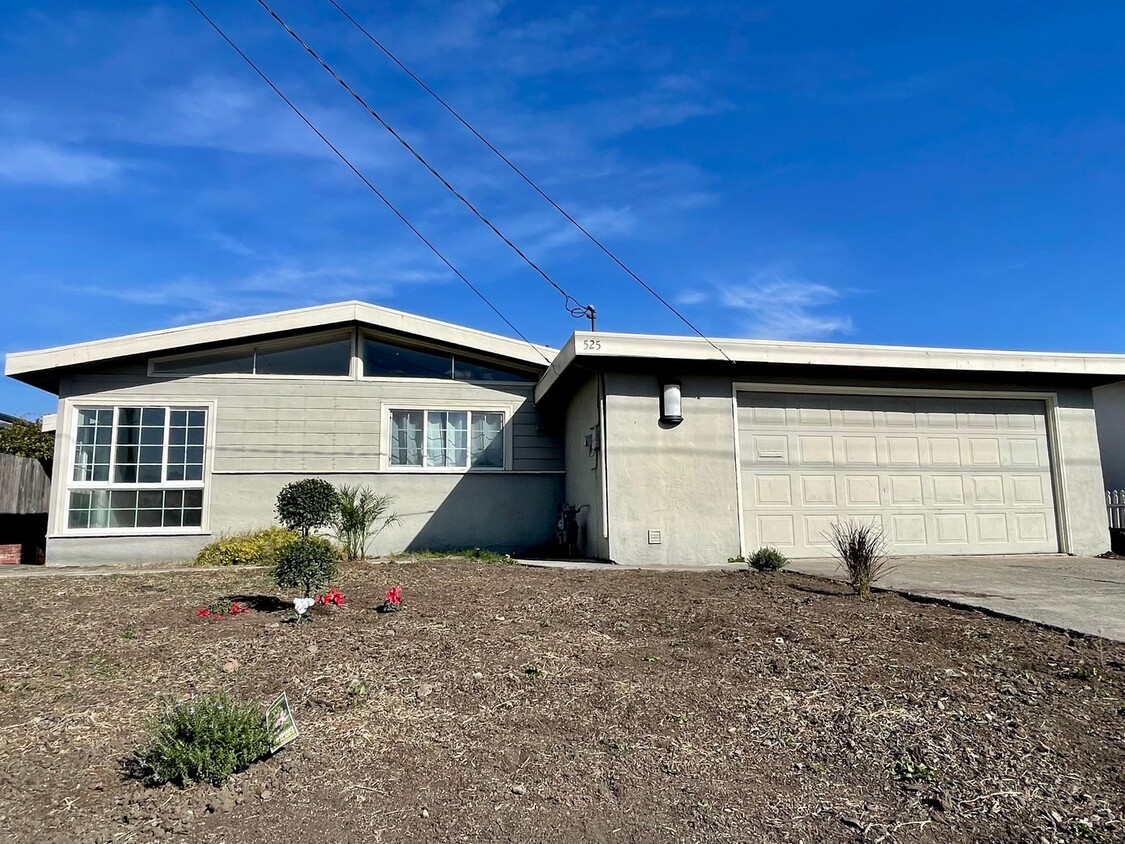 Primary Photo - Petaluma: Single Level Home With Updated F...