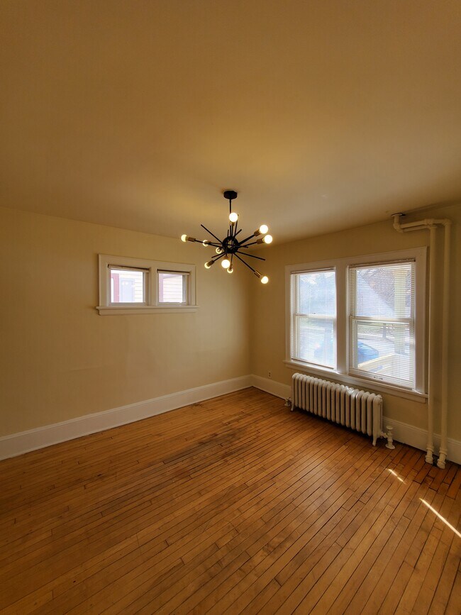 Building Photo - Beautiful 2BED/1BATH Riverwest Lower Unit