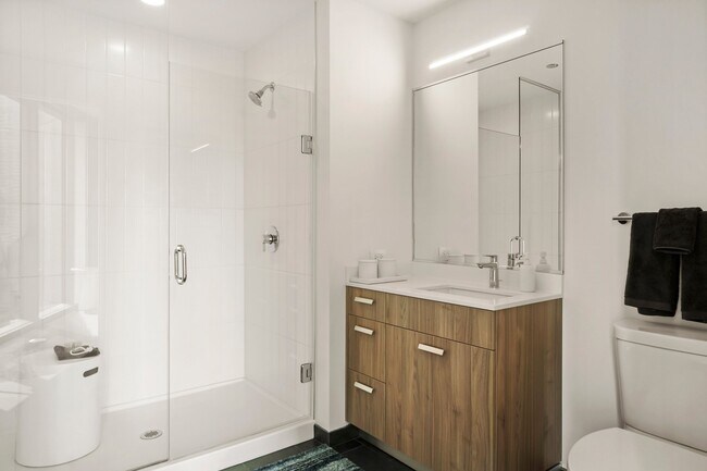 Foto del edificio - 495 E Waterside Dr