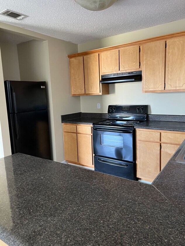 Foto del edificio - 131 Twelve Oaks Ct