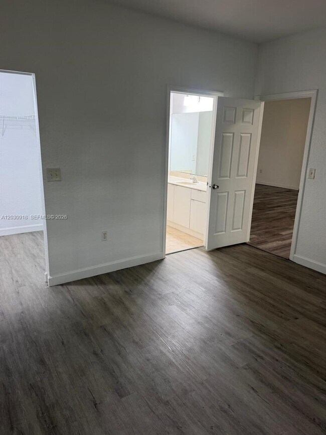 Foto del edificio - 374 NE 27th Ave
