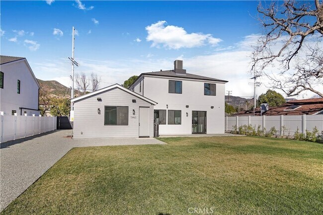 Foto del edificio - 13461 Bradley Ave