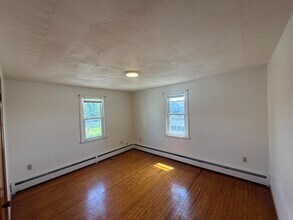 Building Photo - 520 Oak St