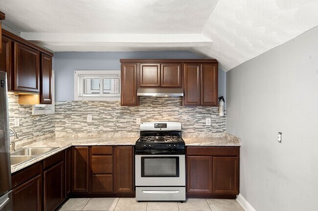 Foto del edificio - 33 Waumbeck St