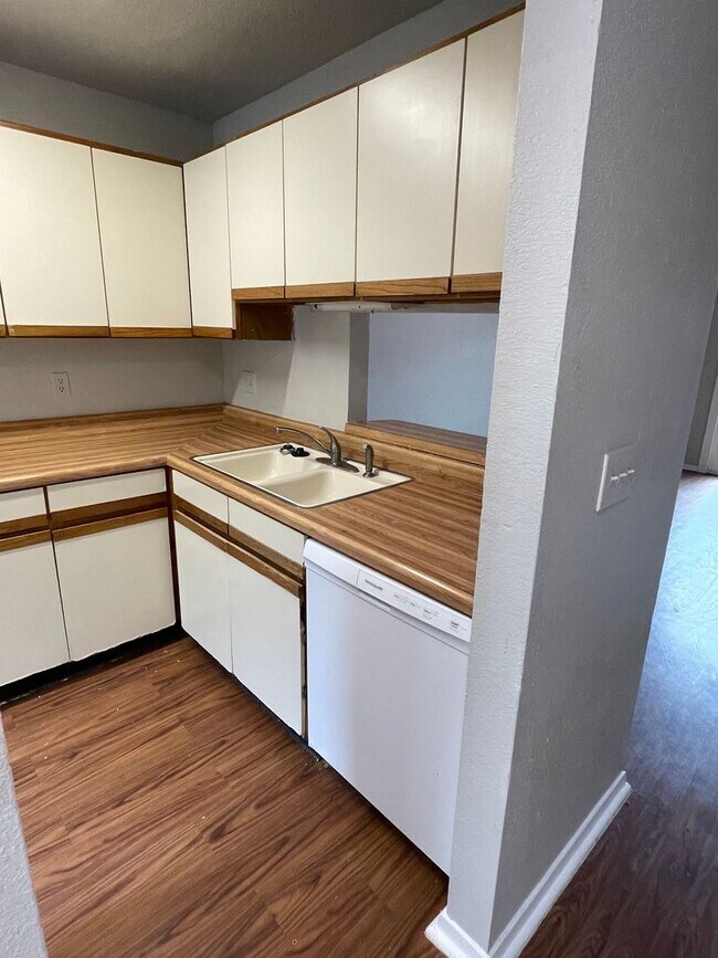 Foto del edificio - 2 Bedroom Condo by UNT