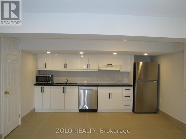 Building Photo - 388 Centre St