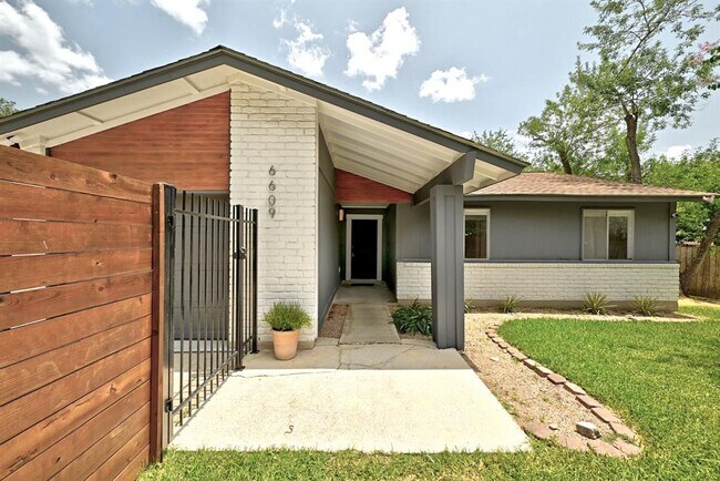 Foto del edificio - 6609 Branchwood Dr