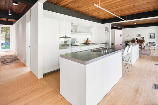 Foto del edificio - 431 Valley Rd