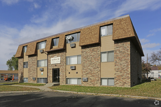 Arbor - Riverpark Apartment Community